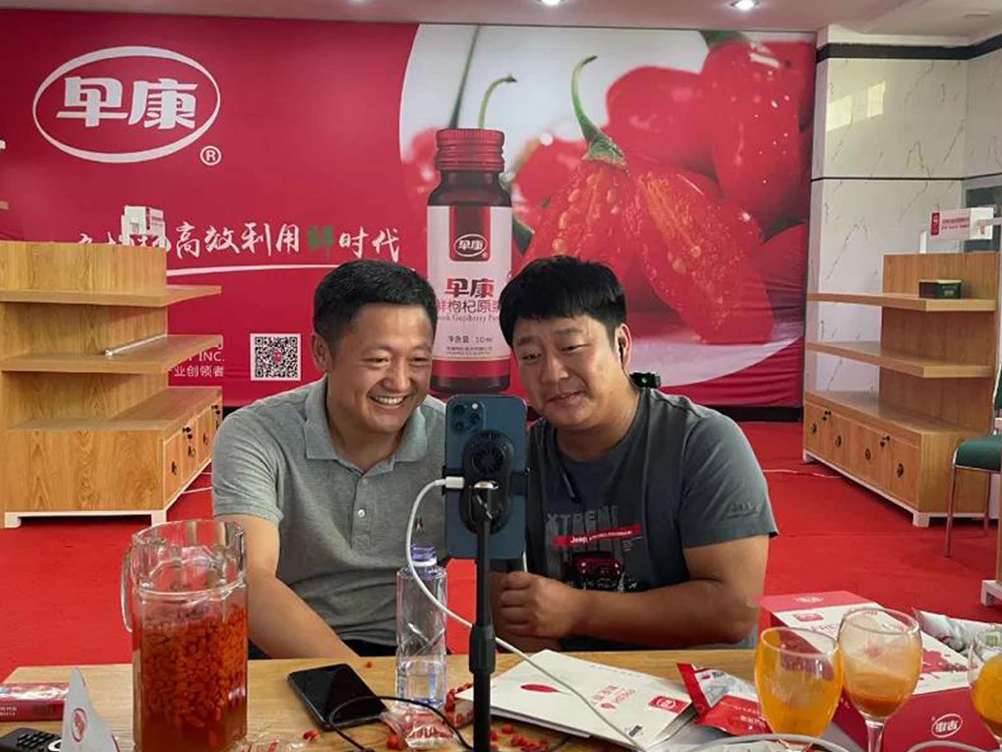 抖音千萬級(jí)網(wǎng)紅石榴哥遇見早康枸杞哥！兩哥相遇會(huì)有怎樣的故事呢？